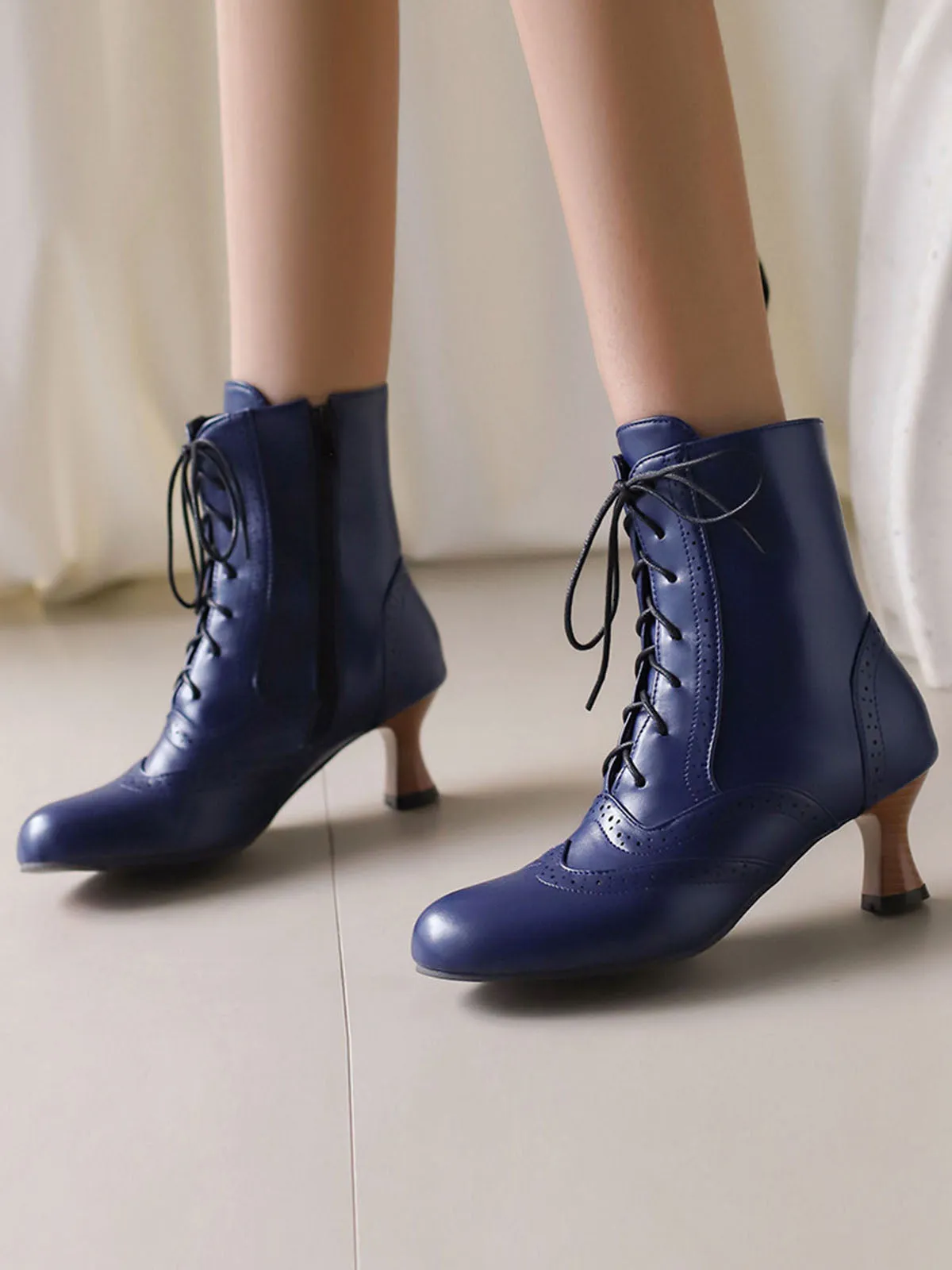 Vintage Leather Solid Kitten Heel Boots